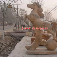 石雕奔馬，晚霞紅石雕馬